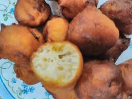 Disini saya kongsikan resepi cucur yang simple untuk dijadikan hidangan ringan korang, lagi2 bulan ramadhan ni kan, haaa mana la tahu balik terawih nk makan benda2 ringan boleh la cuba resepi. Dapur Cempakasari Resepi Cucur Bawang Kembung Yang Lembut Dan Sangat Mudah Disediakan Dengan Langkah Bergambar