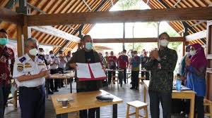 Maybe you would like to learn more about one of these? Https Lampung Tribunnews Com 2021 07 19 Ppkm Polres Tubaba Tebar Sembako Untuk Masyarakat Https Cdn 2 Tstatic Net Lampung Foto Bank Images Ppkm Polres Tubaba Tebar Sembako Untuk Masyarakat Jpg Ppkm Polres Tubaba Tebar Sembako Untuk