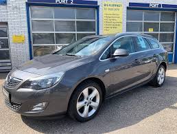 Drommer Du Ogsa Om En Storre Bil Denne Rummelige Opel Astra T 140 Sport Stationcar Fra 2011 Er Jeep Gladiator Fiat Chrysler Automobiles Car Model