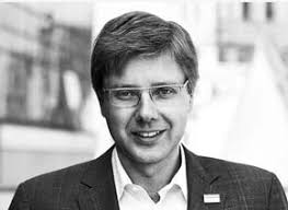 Krievijai šis kaŗš jāizbeidz! Izglītības un zinātnes ministrija nostiprina  sadarbību ar Pasaules brīvo latviešu apvien