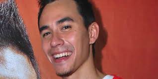 Kejar Jadwal, Darius Sinathrya Kerja Hari Minggu