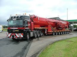 Mbz Tractor Hauls In The Mammoet Crane Boom Section Trucks Big Rig Trucks Big Trucks