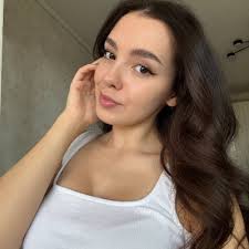 Kenia Lara (@omgkenia)