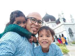 Prank member ingat dah mati. Stress Budak Budak Zaman Sekarang Real Umur 11 Tahun Tapi Dah Lalui Semua Ni Keluarga