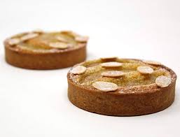 Tartelettes Poires Pochees Et Amandes En Toute Simplicite Mais Tellement Bon Facon Yanncouvreur P Patisserie Tarte Chocolat Caramel Gateaux Desserts