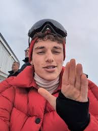 Elton Mason's Instagram, Twitter & Facebook