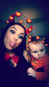 Sylvie Saunders (@sylviet194)