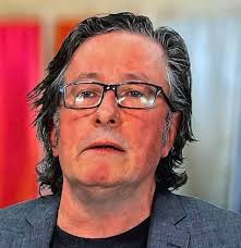 I have a very dull question about football (not US football). Oh, I hear  you thinking, either football's not dull or yes, football is dull. Anyway,  either way my question is definitely