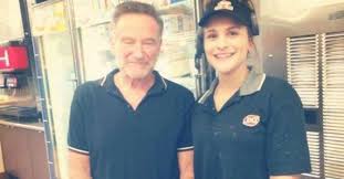 L'insegnante john keating infrange le regole e introduce agli studenti un nuovo modo di vivere. Robin Williams Morto Preoccupato Da Bancarotta E Da Alimenti Alle Ex Il Fatto Quotidiano