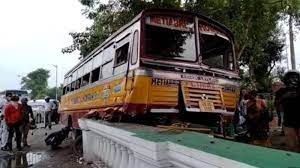 Apparently (the bus) was struck by another vehicle that caused the bus to veer off the road, miller said. Kolkata At Least 12 Injured After Bus Crashes Into Fort William Wall Kolkata Hindustan Times