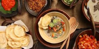 Jenis menu makanan ini terbuat dengan santan yang memiliki citrarasa dengan bumbu rempah yang cukup kuat. 4 Resep Soto Betawi Makanan Khas Betawi Yang Hangat Dan Kaya Gizi Merdeka Com