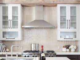 In the case of the annoying side backsplash, the principle of contrast comes in useful to finding a solution to this aesthetic problem. Facade Backsplashes Pictures Ideas Tips From Hgtv Hgtv