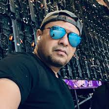 Happy Birthday to my beautiful, amazing and incredibly talented Guitar  Goddess wife @renasandsofficial 🎂🎸❤️🎂🎸❤️