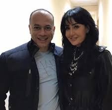 أدت الوفاة الدرامية للرئيس مرسي إلى مزايدات ومبالغات من الخصوم والمؤيدين على السواء. ØºØ§Ø¯Ø© Ø¹Ø¨Ø¯ Ø§Ù„Ø±Ø§Ø²Ù‚ ØªÙƒØªØ¨ ØªØ¯ÙˆÙŠÙ†Ø© ØºØ§Ù…Ø¶Ù‡ ÙÙ…Ø§Ø°Ø§ ØªÙ‚ØµØ¯ Ø¨Ù‡Ø§ Ù…Ø´Ø§Ù‡ÙŠØ±