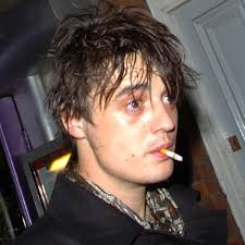 The libertines frontman was arrested twice over the weekend for attempting to buy drugs and for his involvement in a drunken brawl. Pete Doherty Zu Betrunken Um Sich An Einbruch Zu Erinnern Musikgeschaft Polizei Einbruch