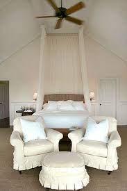 The fan is centered on the room and lands on the corner of the foot of the bed. Canopy Bed With Ceiling Fan Design Ideas