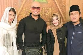 Dari segi penampilanpun, gary sudah terlihat banyak berubah. Deddy Corbuzier Ungkapkan Cerita Jadi Mualaf Begini Reaksi Keluarga Besarnya Saat Itu