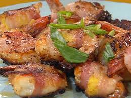 When you learn how to make shrimp appetizer recipes you will find one of the favorites is a simple shrimp cocktail. Easy Recipe Appetizing Foil Wrapped Veggies Shrimp Food Sapor Recipe Bacon Wrapped Pineapple Appetizer Recipes Food Network Recipes