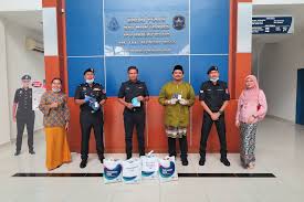 Balai polis simpang ampatpolice station, 7 km east. Malaysiakini Uem Sunrise Collaborates With Projek57 In The Unityismyhappy