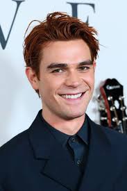 Who are kj apa parents? Kj Apa Looks Unrecognizable With His New Beard Teen Vogue