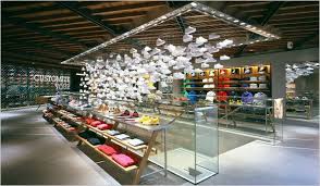 The Eye Behind Fashion S Innovative Showcases Published 2010 Types Of Innovation Retail Design Design