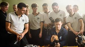 Creators who love to change the game. Duell Der Bruder Rtl Film Uber Adidas Und Puma
