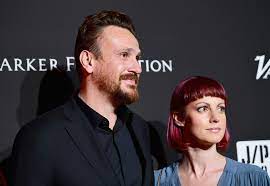 Her sister, whitney mixter , starred in showtimes the real l word: Jason Segel Has Been Dating Artist Alexis Mixter For Years Details