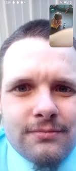 Left handed people sharing their characteristics and experiences