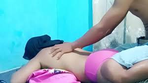 Pijat telanjang seluruh tubuh dengan gadis hijab - XNXX.COM