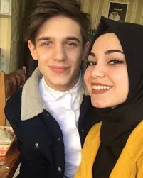 Kubra Vebatuhan Instagram Kubra Nin Her Zaman Ayni Seyi Yapmasi Ve Benim Her Zaman Bunu Yemem Video Hali One Cikarilanlarda Dugun Pozlari Dugun Instagram