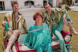 Da venerdì è on air mille, la nuova canzone di fedez con orietta berti e achille lauro che ha tutte le carte in regola per diventare uno dei tormentoni dell'estate 2021. Orietta Berti Con Fedez E Lauro Vado A Mille Sanremo Con Loro Non Si Sa Mai
