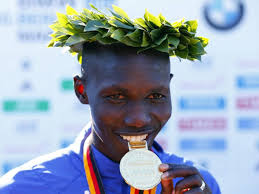 Keniaan Kipsang loopt wereldrecord op de marathon