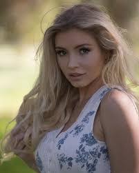 Juliana Cox's Instagram, Twitter & Facebook