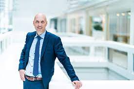 Sinds 15 maart 2013 is hij voorzitter van de raad van bestuur van het erasmus mc en sinds 2015 is hij voorzitter van het landelijk netwerk acute zorg. Ernst Kuipers Zorg Heeft Meer Nodig Dan Eindeloos Gepolder En Convenantjes Zorgvisie
