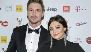 Oprócz działalności artystycznej bierze udział w przedsięwzięciach muzycznych czy programach rozrywkowych. Adriana Kalska Blondynka Zaskakujace Zdjecie Gwiazdy M Jak Milosc Trafilo Do Sieci Gwiazdy Maxxx News Rmf Maxxx