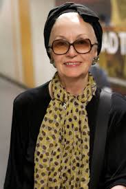 Мода на весну 2024, как одеваться женщине за 60 лет