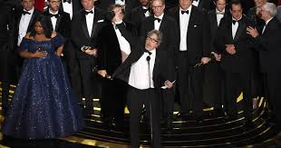 Najlepším filmom je Zelená kniha, Oscara má aj Malek