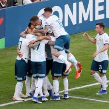 Se desempeñaba en la posición de mediocampista y trascendió como jugador al haber integrado las filas de los clubes independiente, a.c. Hoy Es El Dia Del Futbolista Argentino Por Que