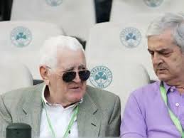 Panagiotis takis ikonomopoulos is a greek former footballer who played as a goalkeeper. Takhs Oikonomopoylos H Agaph Mas Gia Ton Pana8hnaiko Mas Ekane Na Asxolh8oyme Me Ton Erasitexnh Newsnowgr Com