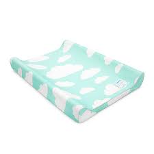 Pour changer sa couche ou faire la toilette de bébé en toute tranquillité, le matelas à langer offre à bébé douceur, confort et sécurité. Matelas A Langer Avec Housse Nuages Menthe