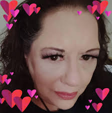 Loretta Tyre's Instagram, Twitter & Facebook