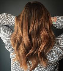 Il balayage è la tecnica più indicata per illuminare i capelli più scuri, a patto di scegliere delle sfumature calde che richiamano il color . Capelli Color Caramello Da Sfoggiare Nel Prossimo Inverno Archzine It