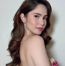 Rose Manzano's Instagram, Twitter & Facebook