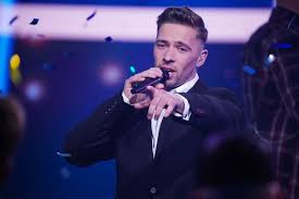 Denn der saß nach dem rauswurf von xavier naidoo für mehrere wochen in der jury bei dsds. Nach Dsds Sieg Kehrt Ramon Dem Zirkus Endgultig Den Rucken Promiflash De
