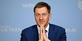 Die beschlüsse sind angeblich ganz einfach. Reisen Sind Keine Gute Idee Diese Plane Will Kretschmer Beim Corona Gipfel Durchsetzen