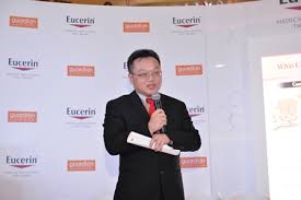 I quizzed the eucerin promoter who seemed to know what she was talking about, and she told me that the white solution fluid is firstly a moisturiser. Diminish Dark Spots With All New Eucerin Ultrawhite Spotless Skincare Let S Roll With Carol