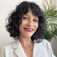 Holly Decker's Instagram, Twitter & Facebook