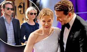 Renee zellweger accepts the award for best performance by an actress in a leading role for judy from presenter rami malek. Oscars 2020 Bradley Cooper And Renee Zellweger Reunite Daily Mail Online
