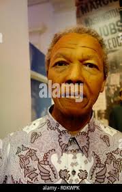 Cera figura di Nelson Mandela nella rinomata in tutto il mondo come  attrazione turistica il museo delle cere di Madame Tussauds a Londra, Regno  Unito Foto stock