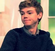 Enamorada del novio de mi hermana" (Thomas Brodie-Sangster y tu)